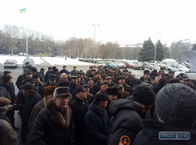Военные пенсионеры провели митинг под стенами Одесской ОГА
