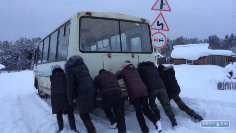 Служба автодорог ввела запрет на проезд пассажирских автобусов по дорогам Одесского региона