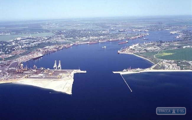 Черноморский порт увеличил грузопоток на 8% в 2017 году
