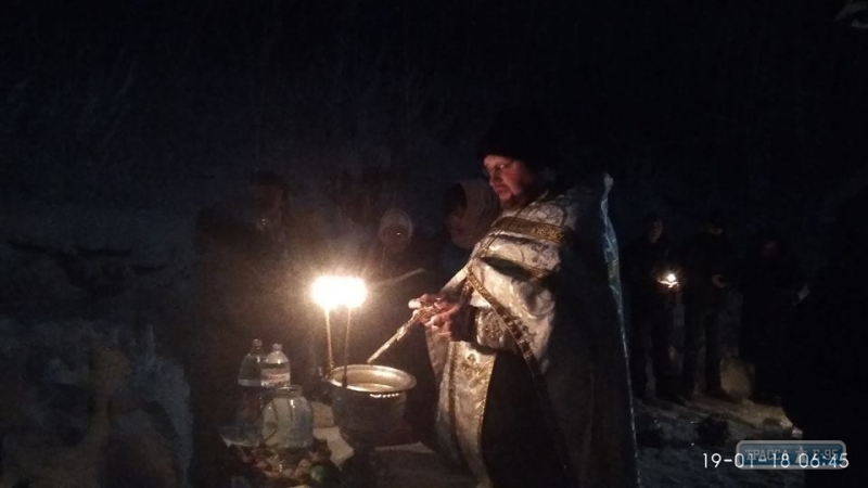 Церемония освящения воды в древнем источнике прошла в крещенскую ночь в Балтском районе