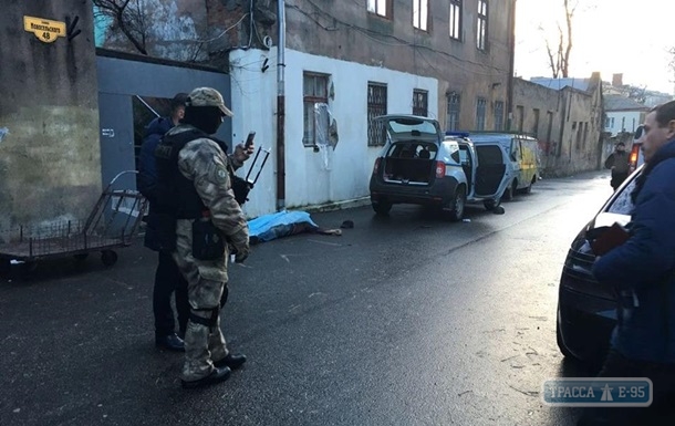 Полицейский, раненый при стрельбе на Новосельского, скончался в больнице