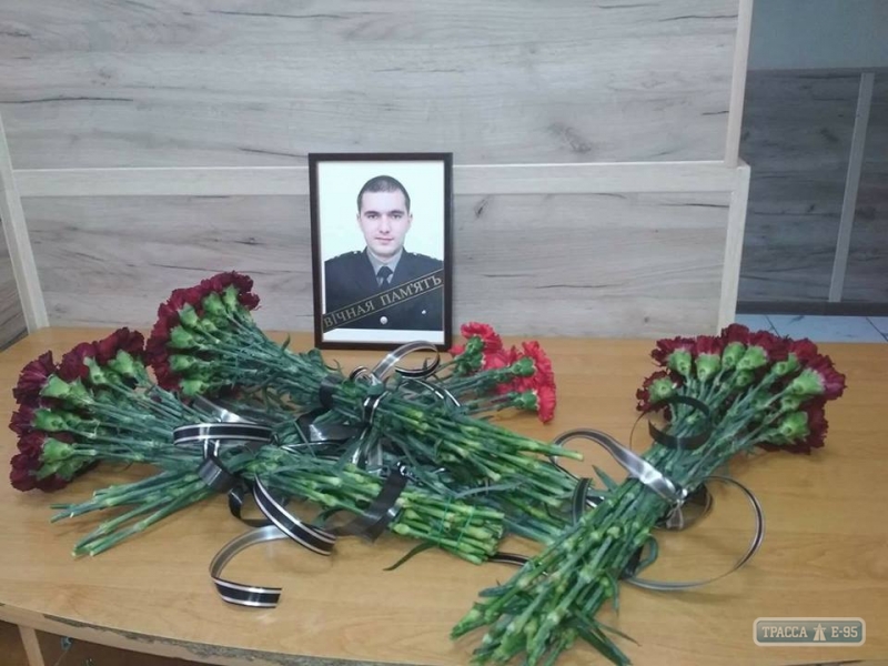 Одесские власти окажут помощь семье полицейского, погибшего в перестрелке на Новосельского