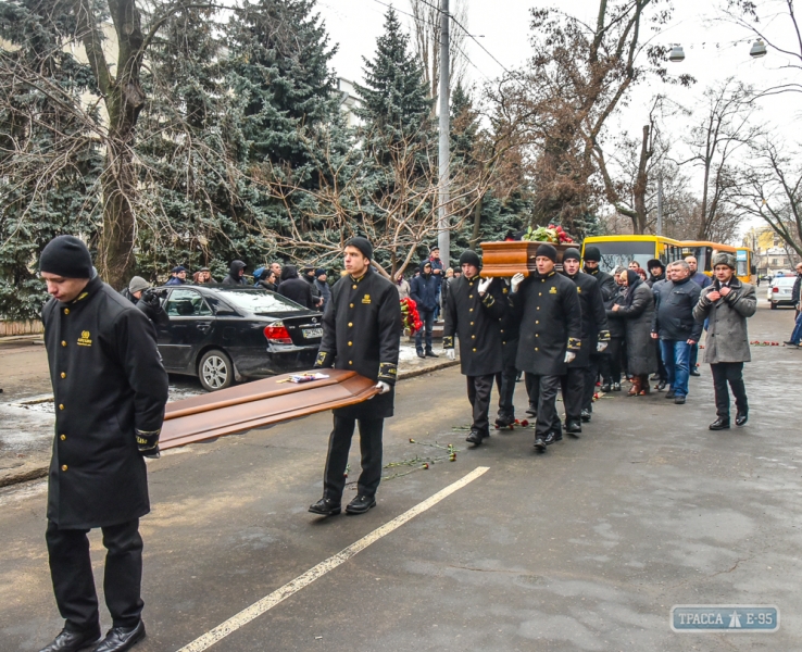 В Одессе простились с полицейским, убитым на ул.Новосельского (фото)
