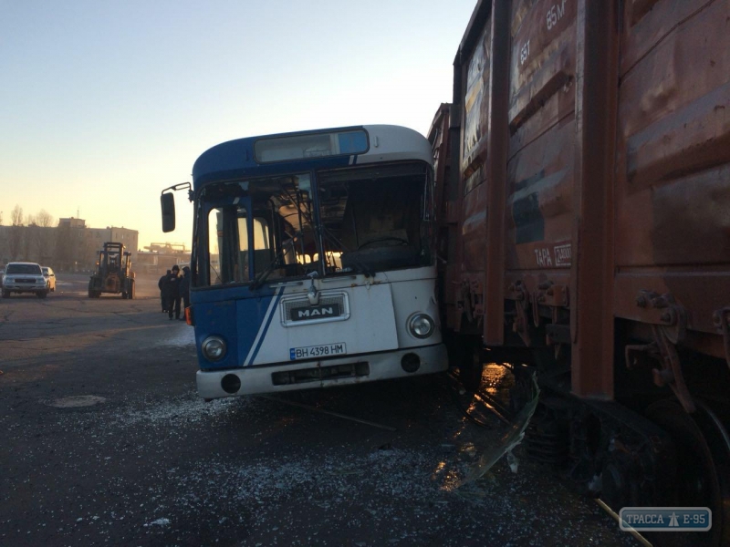 ОЖД: в аварии на переезде в порту Черноморска виноват водитель автобуса