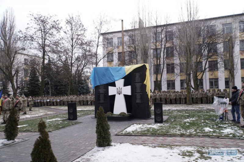 Памятник погибшим бойцам АТО появился под Одессой (фото)