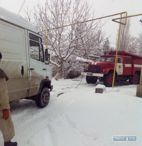 В Одессе дожди, а в области спасатели вытаскивают автомобили из снежных заносов