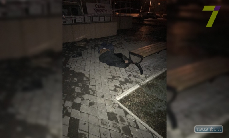 Мужчина выпал из окна на поселке Котовского