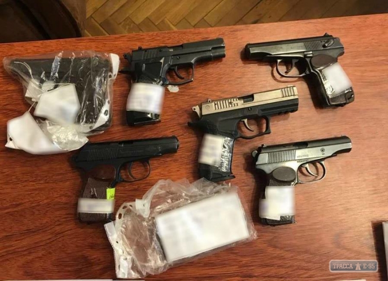 Полицейский из Одесской области продавал пистолеты, хранившиеся как вещественные доказательства