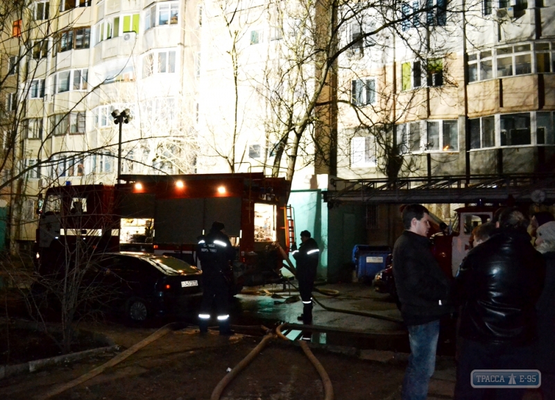 Пожарные эвакуировали 28 человек и спасли мужчину на поселке Котовского