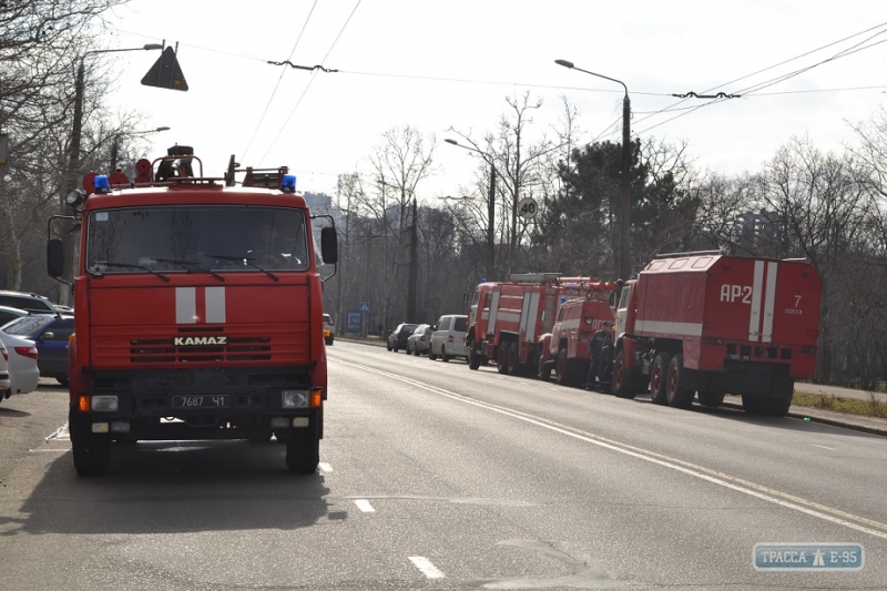 Пожар в небоскребе на проспекте Шевченко тушили четыре пожарных машины (фото)