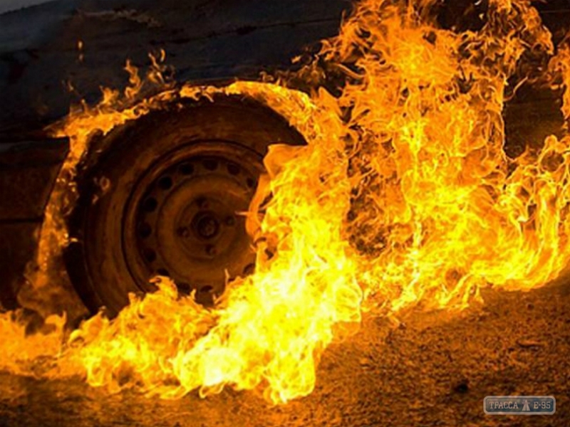 Автомобили судьи и депутата горели в центре Одессы