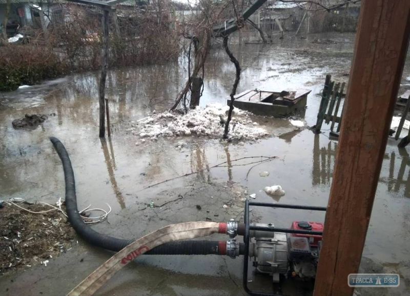 ГосЧС помогает жителям Одесской области спастись от затопления вследствие таяния снегов (фото)