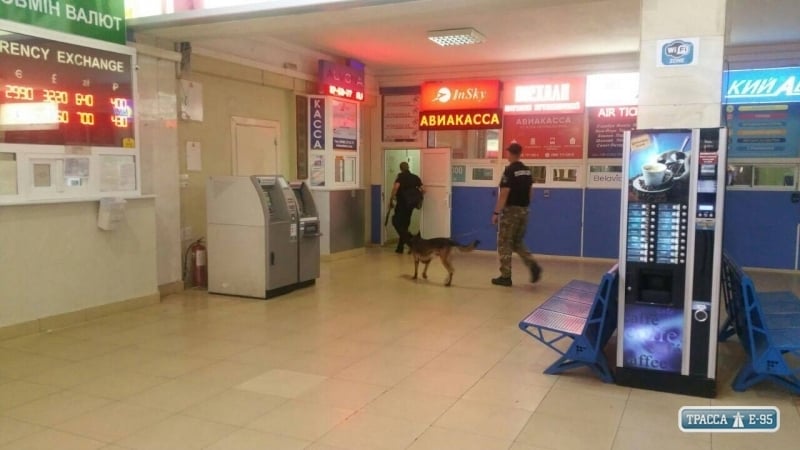 Неизвестные сообщили о заминировании Одесского аэропорта