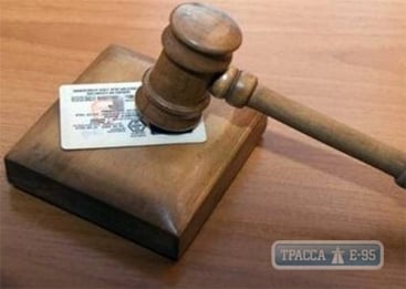 Суд постановил лишить прав одесскую чиновницу за пьяный дебош