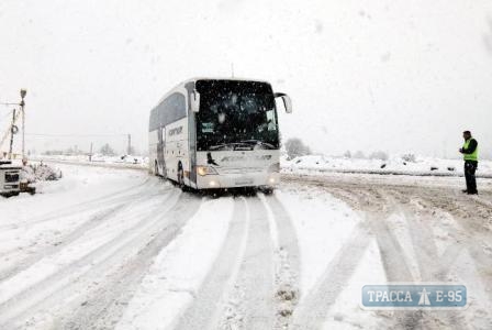 Снегопад привел к отмене автобусных рейсов из Одессы