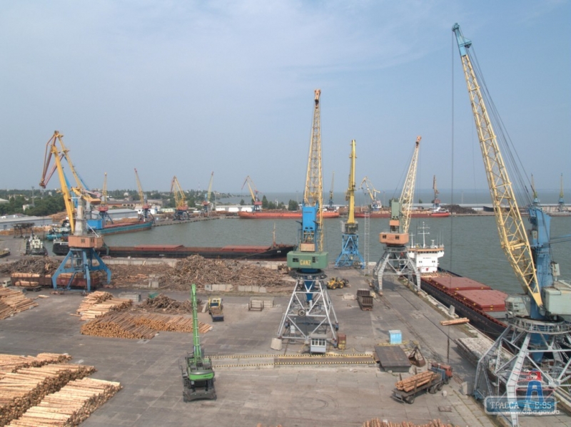 Белгород-Днестровский морской порт приостановил работу из-за погодных условий