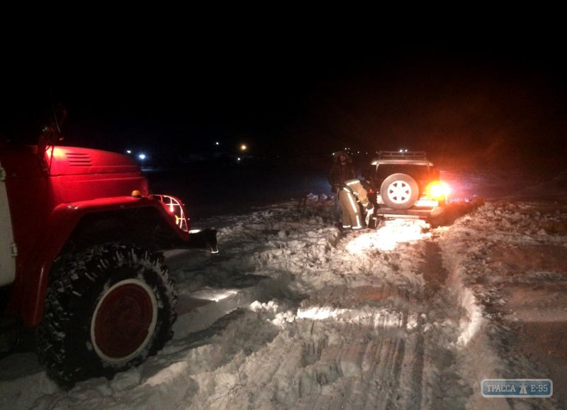 Спасатели Одесской области вытащили из снеговых заносов 