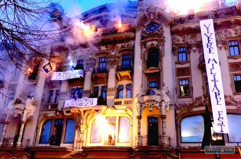 Захват гостиницы на Дерибасовской: горожане разочаровываются во власти