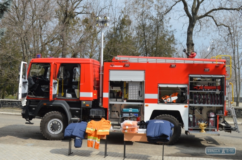 Спасатели Белгород-Днестровского района получили новый пожарный автомобиль