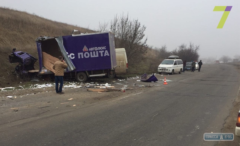 Четыре автомобиля столкнулись на трассе в Одесской области