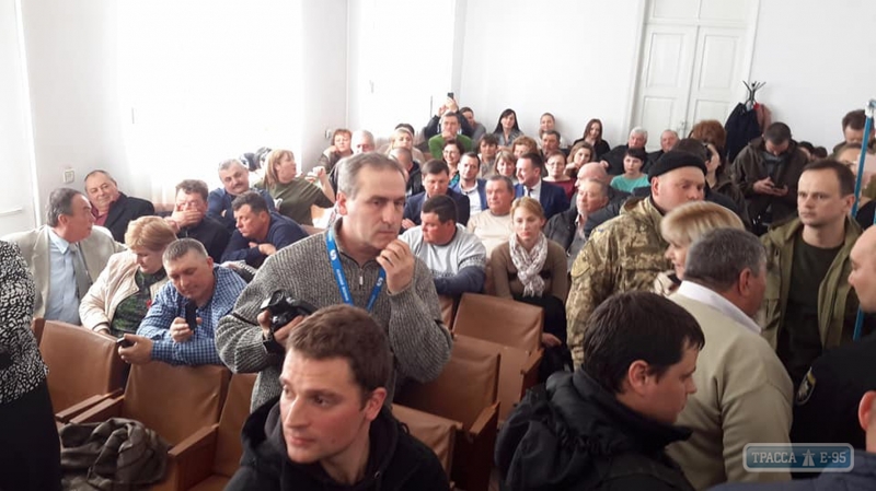 Депутаты подрались и выразили недоверие главе Татарбунарской райадминистрации