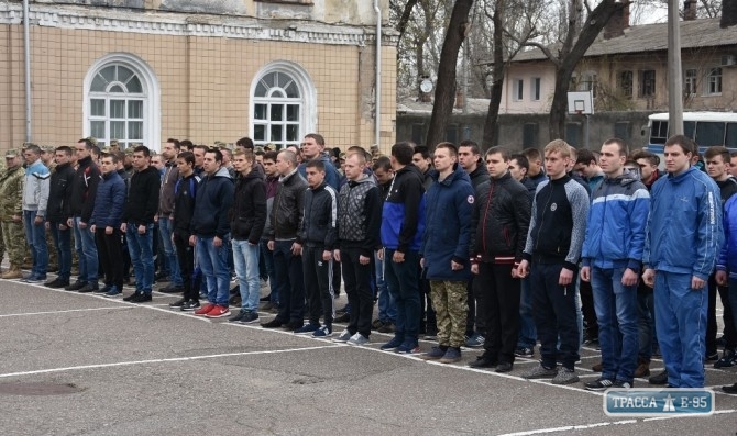 Почти тысяча молодых жителей Одесской области отправится в армию