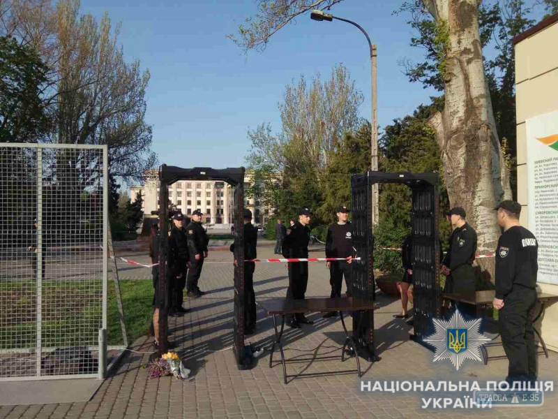 Одесситов в День освобождения города заставят проходить через металлоискатели
