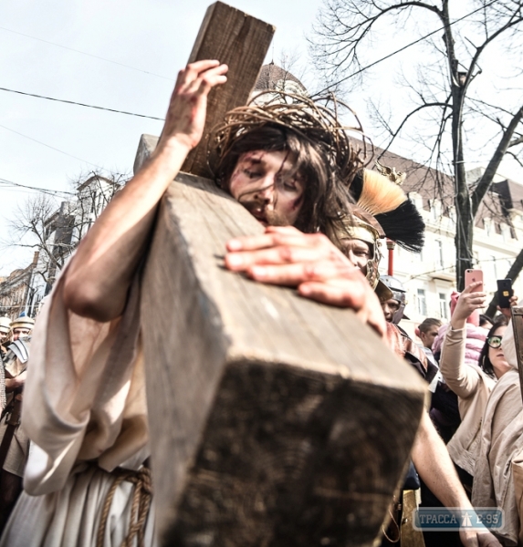 Римские легионеры снова казнили Иисуса Христа на Дерибасовской: состоялась масштабная реконструкция