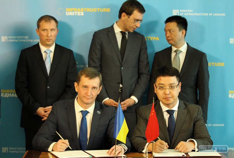АМПУ подписала два контракта с китайской компанией на проведение дноуглубления в порту Черноморск