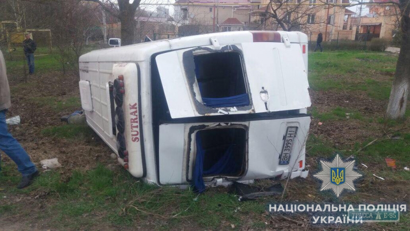 Десять человек пострадали и один погиб в аварии под Одессой