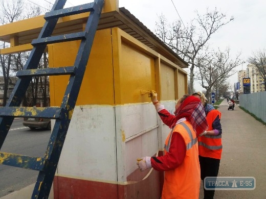 Коммунальщики Одессы проводят генеральную уборку улиц после зимы