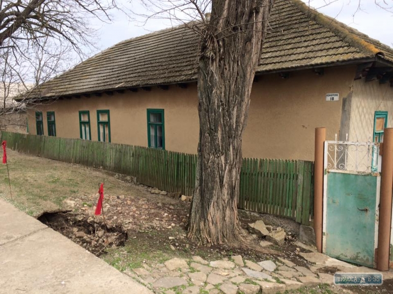 Село на юге Одесской области снова проваливается в катакомбы (фото)