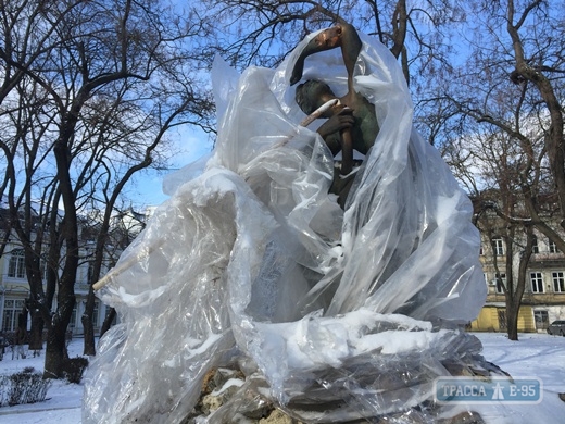 Известную одесскую скульптуру, пострадавшую от рук вандалов, отправят на реставрацию