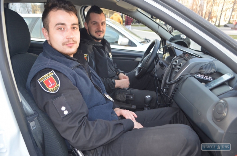 Один день с патрульной полицией Измаила: штрафы за парковку и семейные конфликты (фото)