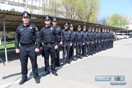Одесские патрульные приняли 14 новобранцев в свои ряды