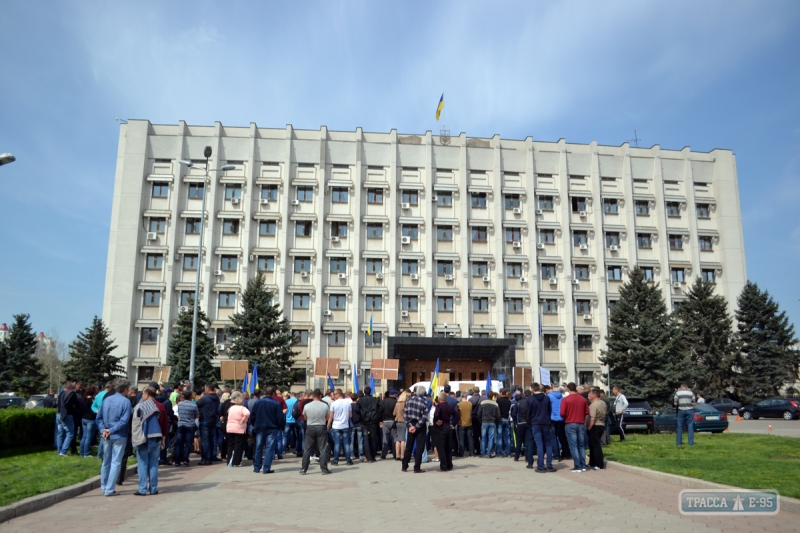 Под Одесской ОГА митинговали купленные «аграрии», которые не знали, из-за чего протестуют