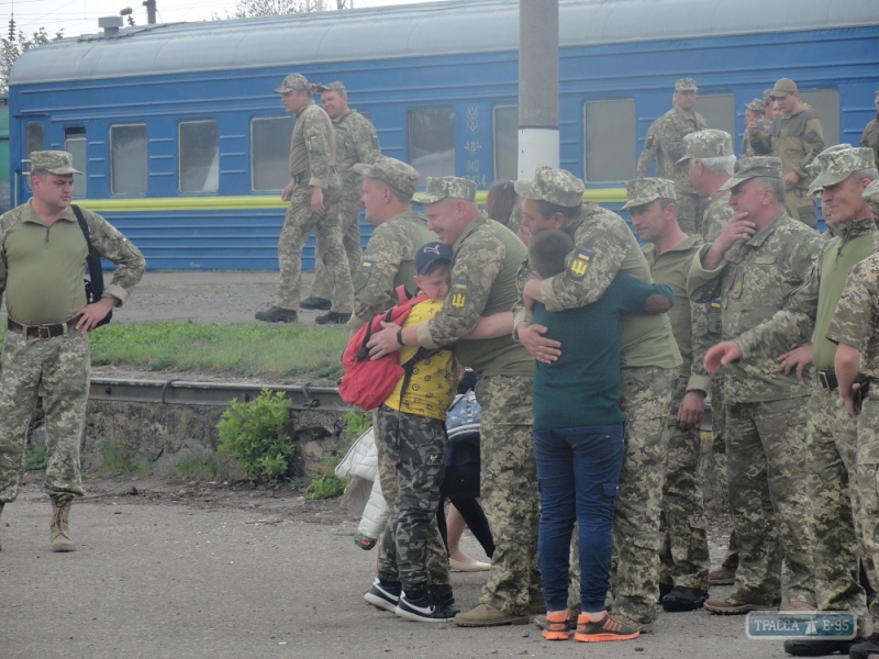 Жители Подольска торжественно встретили военнослужащих, вернувшихся из зоны АТО
