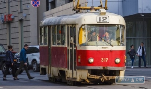 Неизвестный провод остановил движение трех трамвайных маршрутов в Одессе