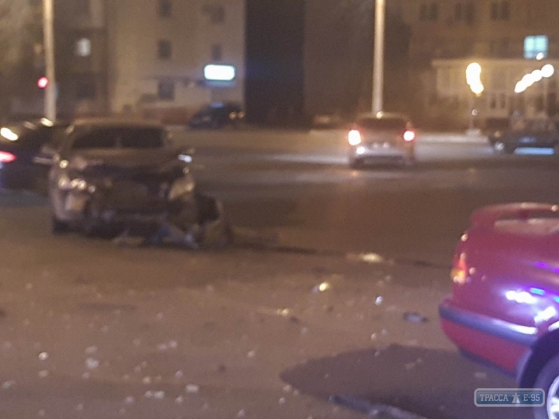Пьяный водитель устроил ДТП в Одессе, разбив два автомобиля