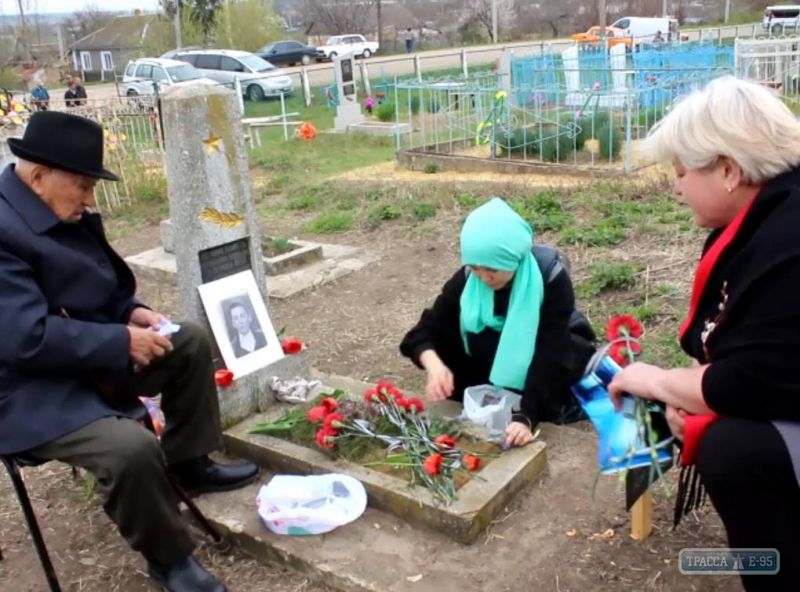 Жители Казахстана через 74 года нашли в Одесской области могилу погибшего на войне родственника