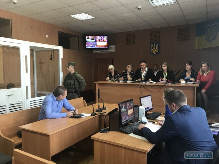 Суд продлил арест обвиняемому в совершении умышленного убийства инспектора Одесского СИЗО