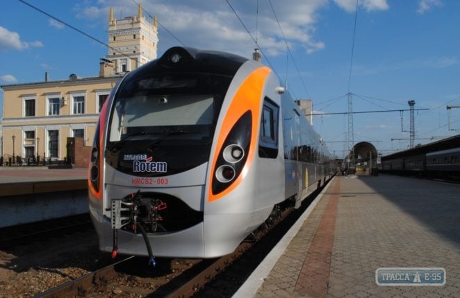 Одесская железная дорога открыла международные кассы на двух станциях в районах области