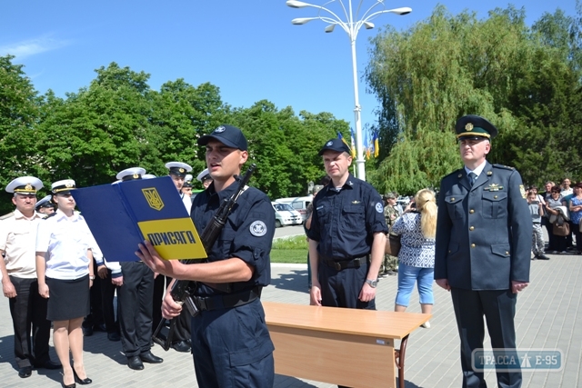 Молодые моряки-пограничники присягнули в Измаиле на верность украинскому народу 