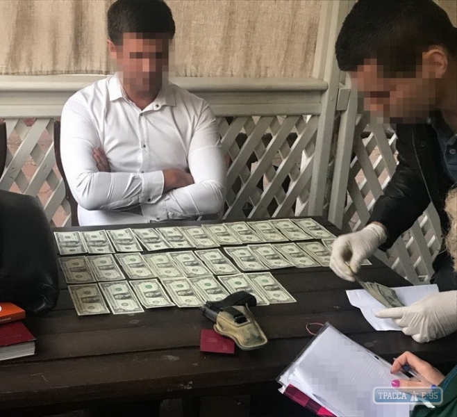 СБУ разоблачила на взятке следователя полиции в Одессе