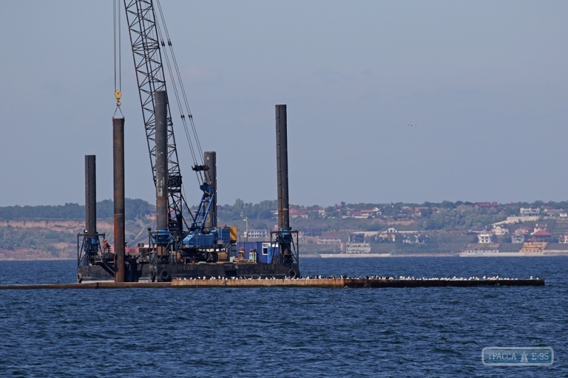 Подрядчик возобновил сооружение волнолома в Одесском порту, просевшего в 2014 году