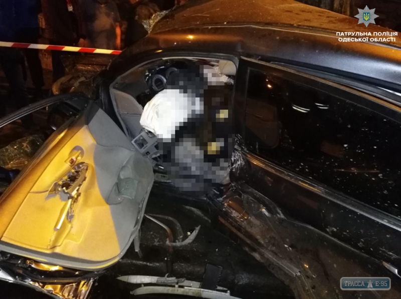 Две иномарки столкнулись ночью в Одессе: погибла женщина