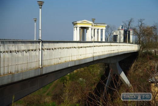 Юная девушка погибла в Одессе, прыгнув с Тещиного моста