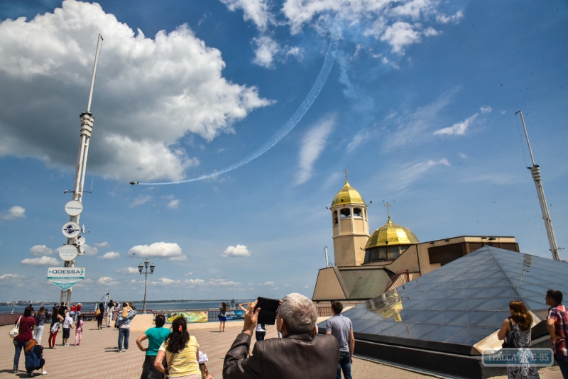 Яхтенная регата и авиашоу состоялись у побережья Одессы в честь Дня Европы (фоторепортаж)