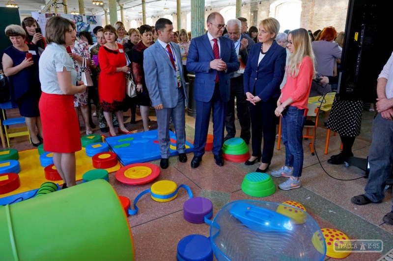 Министр образования приехала в Одессу, чтобы проверить наличие интернета в школах