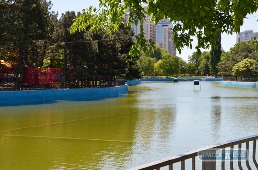 Работы по очистке водоемов в парке Победы завершены: пруды вновь заполняют водой